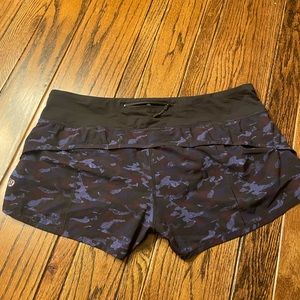 Lululemon camo blue size 10 run shorts 2.5 inseam